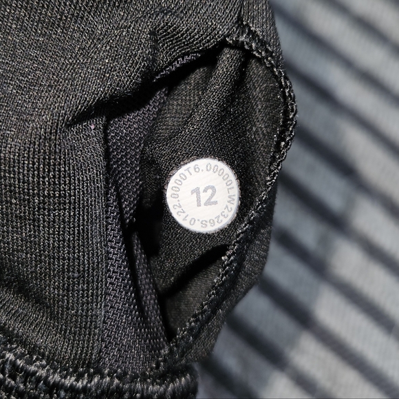 Lululemon High Energy black Women's Sports Bra size 12 - Picture 4 of 4